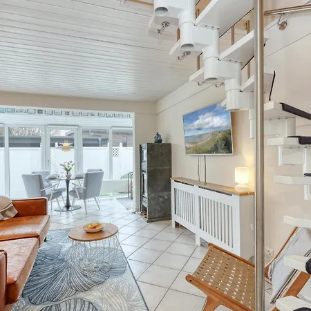 2 Bedroom Stunning In *