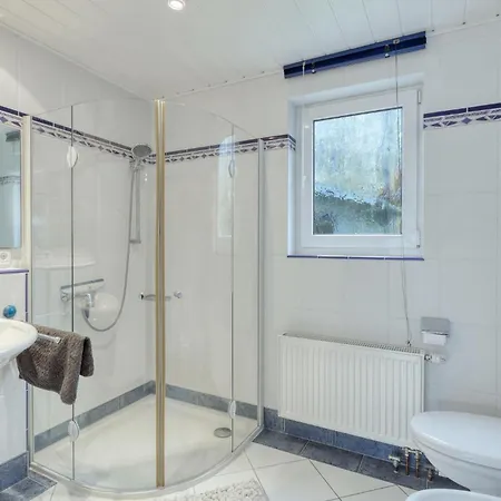 2 Bedroom Stunning In *